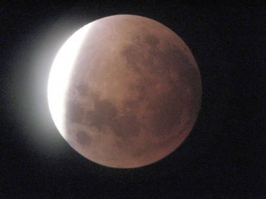 Ultima eclipsă de Lună din acest an, vizibilă sâmbătă, 10 decembrie